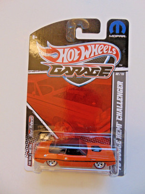 Hot Wheels Garage '70 Dodge Hemi Challenger Real Riders Redline MOC NOS NRFP