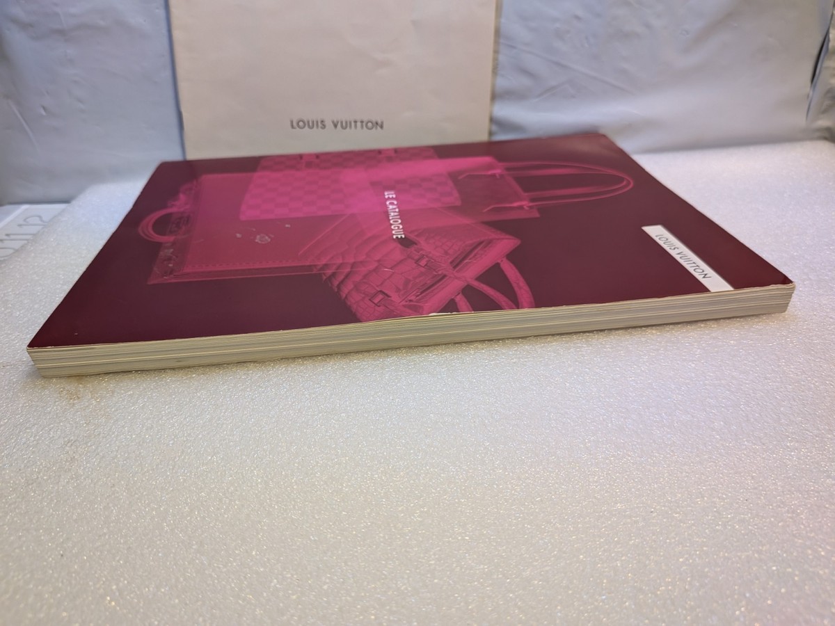 Louis Vuitton 2001 Le Catalogue Brochure Catalog with Nov. 2001