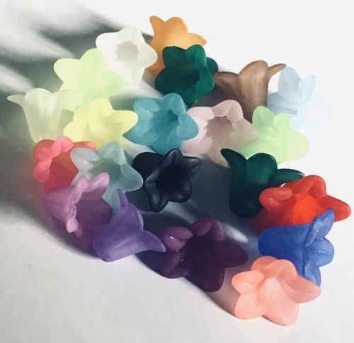 50x Multicolour Acrylic Bell Flower Charm Beads for Jewellery Making - Picture 4 of 5