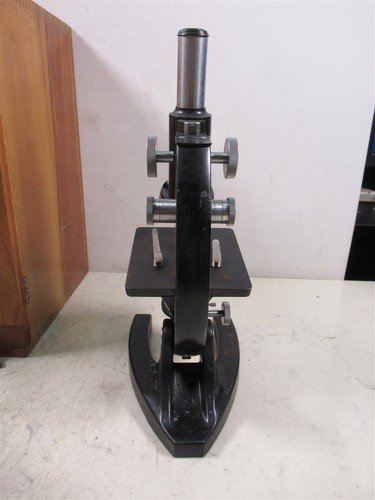 Bausch & Lomb Optical Vintage Microscope Monocular with 3 Objectives Wood Case - 第 15/24 張圖片