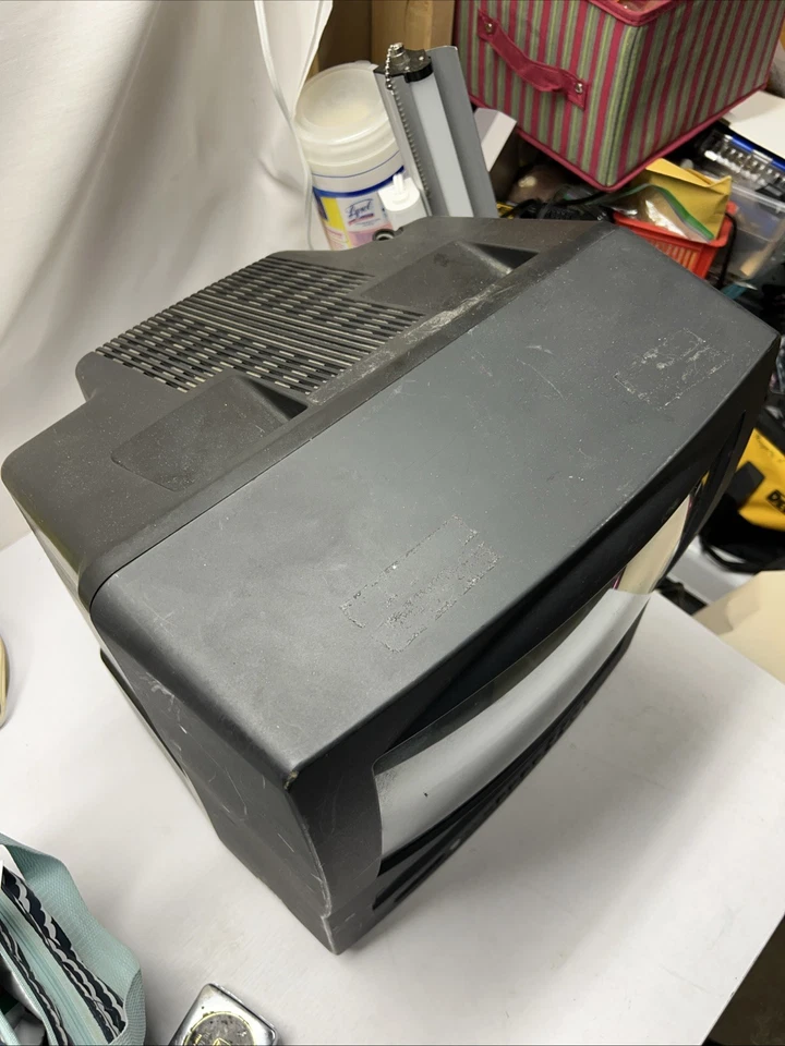 Combo grabadora de TV/VCR/VHS DAEWOO DVQ-13H1FC 13" Foto 4 de 4