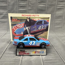 Racing Champions 1/64 Richard petty 43 STP Diecast Car