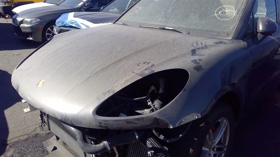 Capó para 15-18 PORSCHE MACAN dañado  Foto 3 de 4