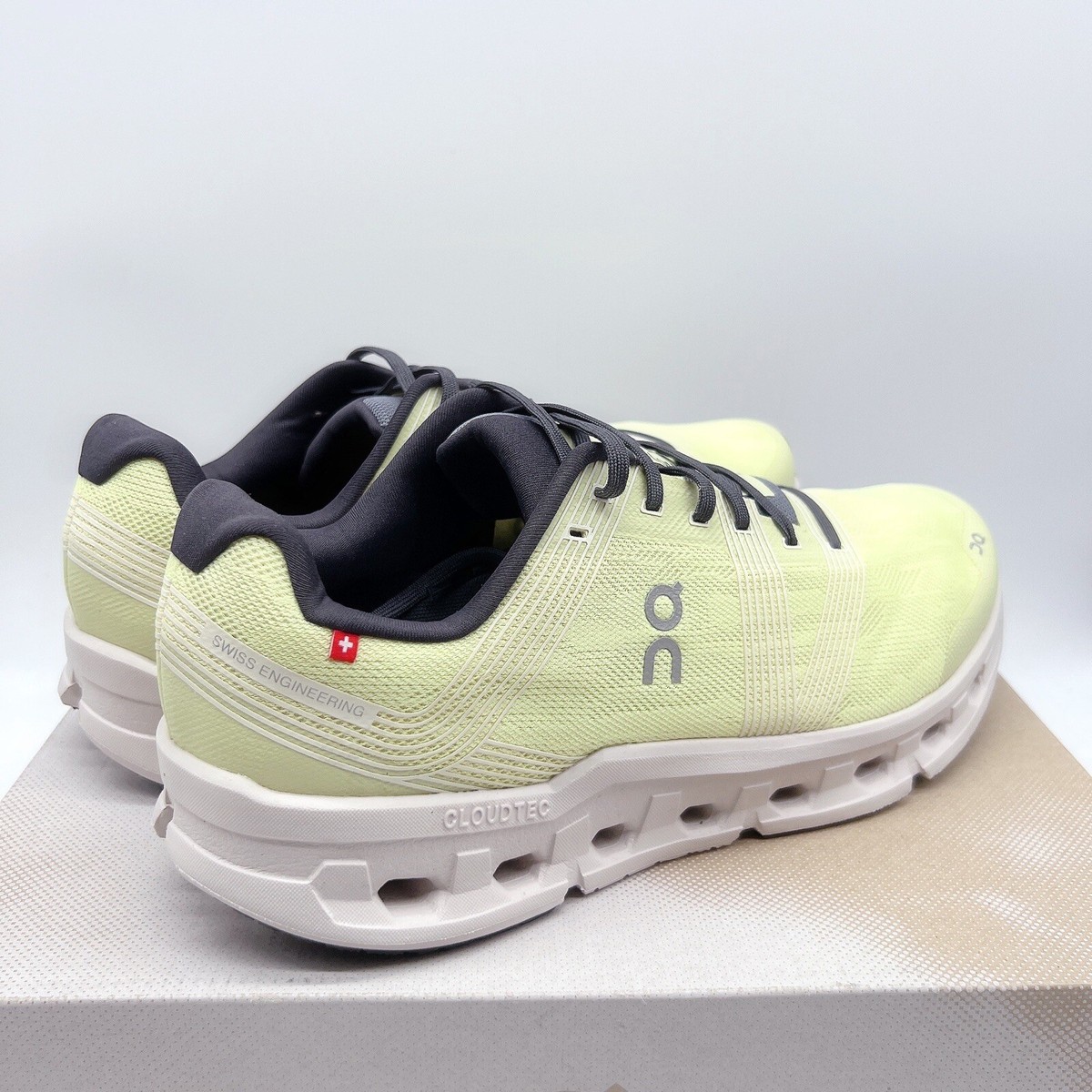 On Cloudgo Wide Running Shoes Sneaker Frost/ Hay Mens Size  display picture 1