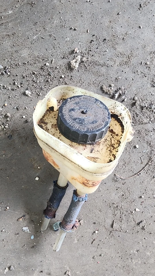 Porsche 914 1973 botella de desbordamiento de líquido de frenos Foto 2 de 2