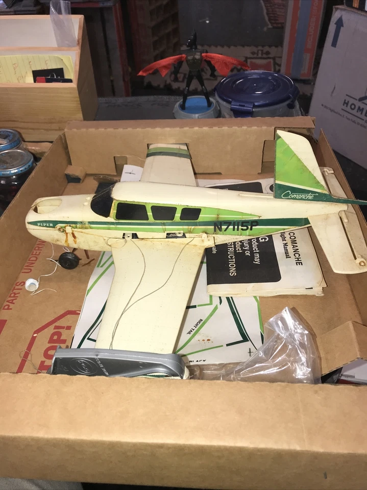 Cox EZ Flyers Piper Comanche #4030 con motor bien mantenido y almacenado en aceite Foto 3 de 4