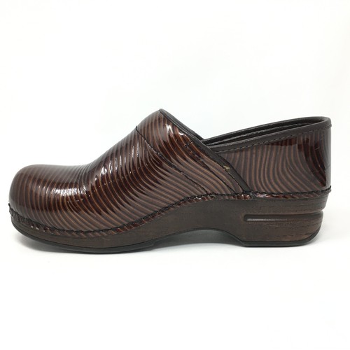 Dansko XP Slip Resistant Clogs Loafers Shoes Womens Size 8.5-9 US Brown Patent - Picture 8 of 9