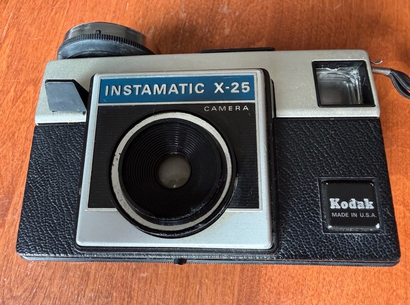 KODAK INSTAMATIC X-25 CAMERA Classic Point & Shoot Film Camera Vintage