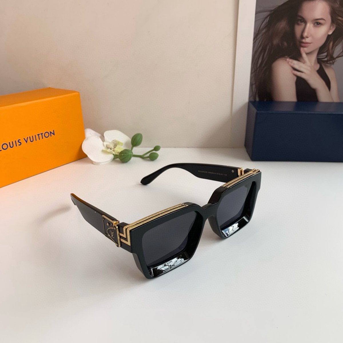 Louis Vuitton #96006 Black Frame, Gray Lens Sunglasses 56 17-145