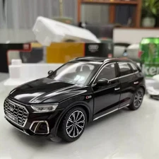 1:24 Audi Q5 Alloy Model Car SUV Off-road Vehicle Diecast Metal Toy Collection