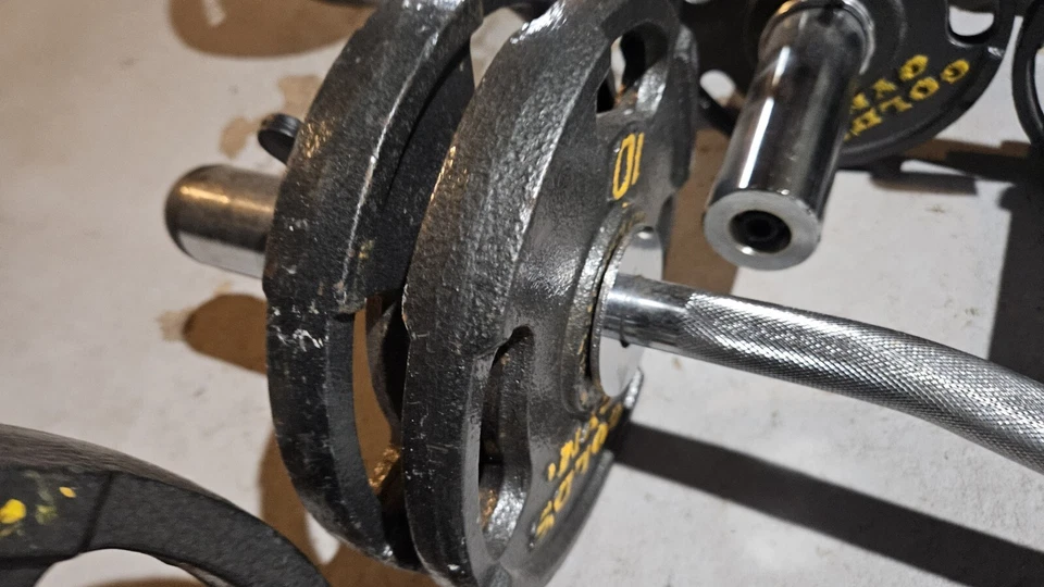 Juego de pesas dorado para gimnasio Foto 4 de 4