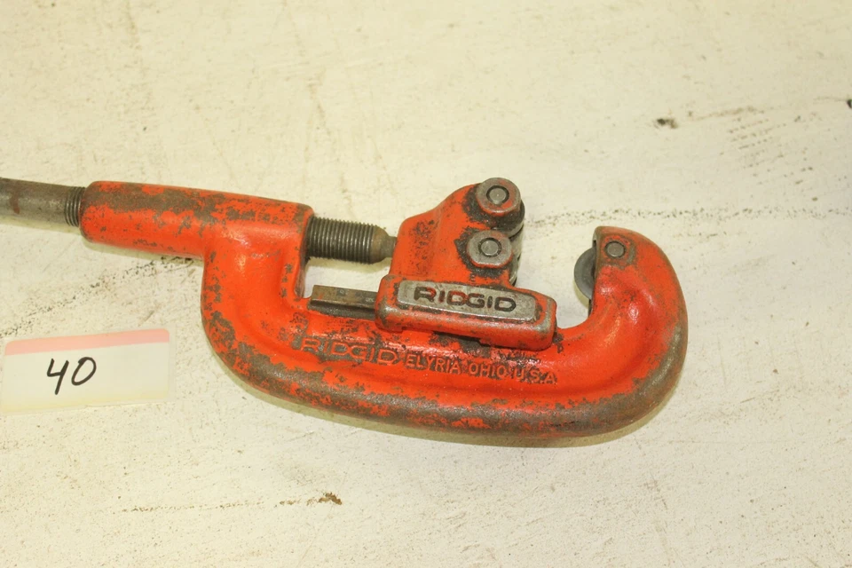 Ridgid No. 202 Heavy Duty Wide Roll Pipe Cutter 1/8" to 2" Made in USA - Image 2 of 4