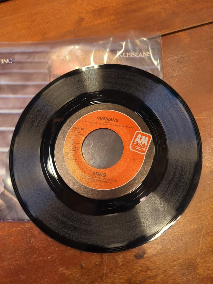 STING 7" SINGLE, RUSSIANS / GABRIELS MESSAGE 45 RPM Record Foto 3 de 4
