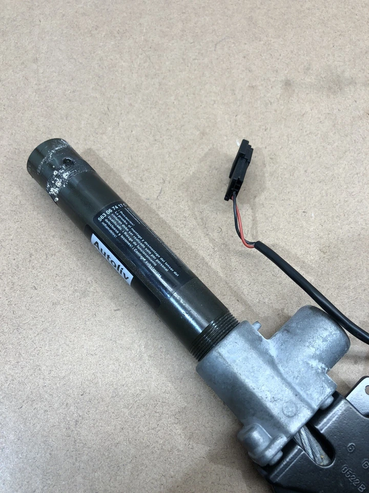 95-01 BMW E38 740i 740iL ПЕРЕДНЯЯ ПРАВАЯ ПАССАЖИРСКАЯ БОКОВАЯ ПРЯЖКА РЕМНЯ БЕЗОПАСНОСТИ OEM RH W2  - Изображение 2 из 4