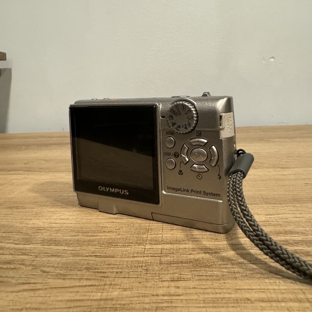 Olympus FE-140 6.0MP Digital Camera - Silver *not working