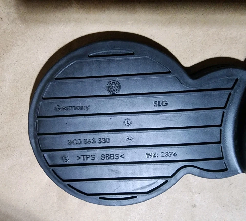 Volkswagen CC 2009-2017 consola central doble portavasos alfombrilla goma 3C0-863-330 Foto 3 de 3