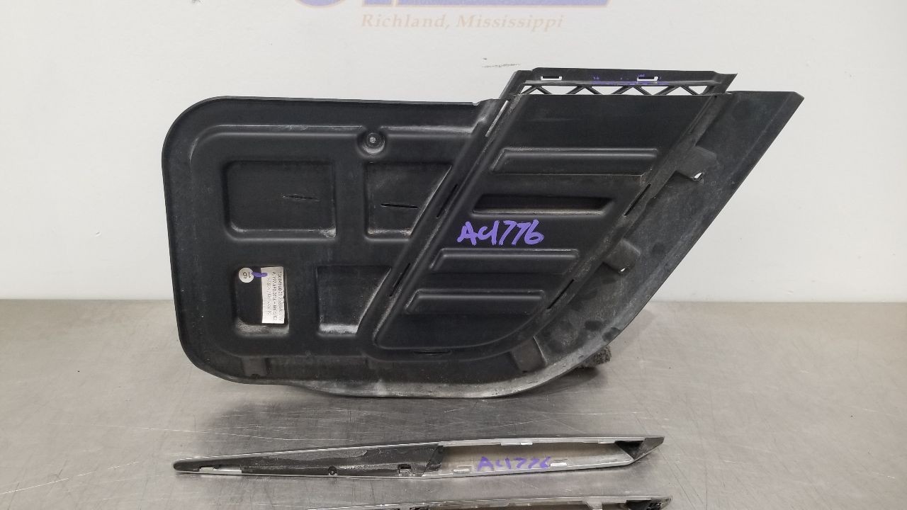 11 MERCEDES BENZ SLS AMG C197 FENDER GRILLE WITH TRIM LEFT DRIVER