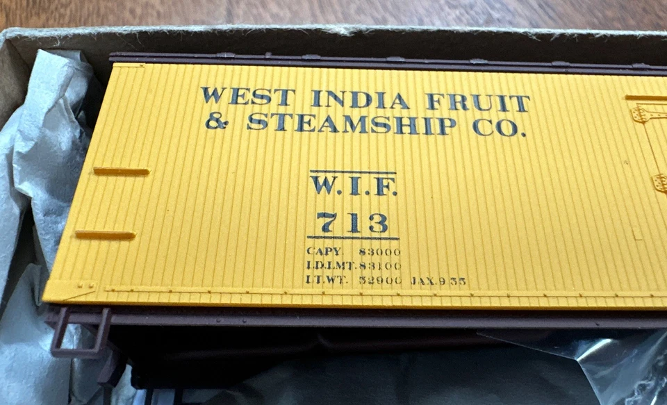 Accurail HO Kit #480640’ Wood Reefer West India Fruit & Steamship WIF&SCo NOS NY - Image 3 of 4
