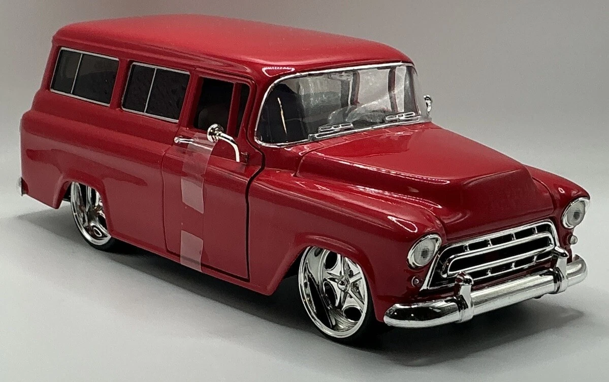 Chevrolet Suburban 1:24 Contemporary Manufacture Diecast Cars