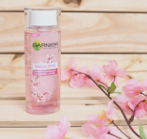 garnier sakura white essence