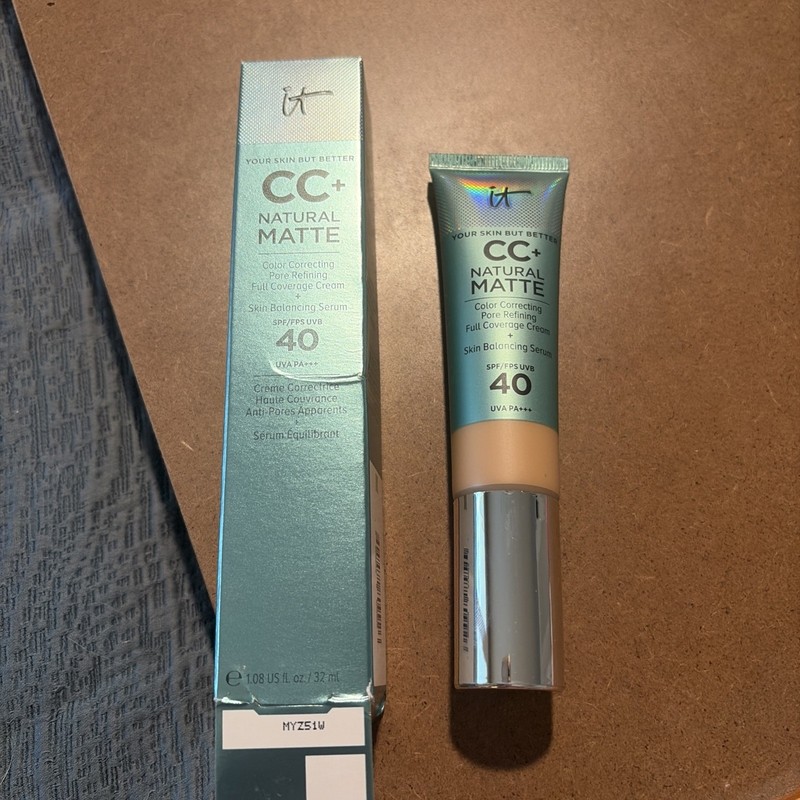 IT Cosmetics Your Skin But Better CC+ Matte CC Cream SPF 40 Medium 1.08 oz NEW 
