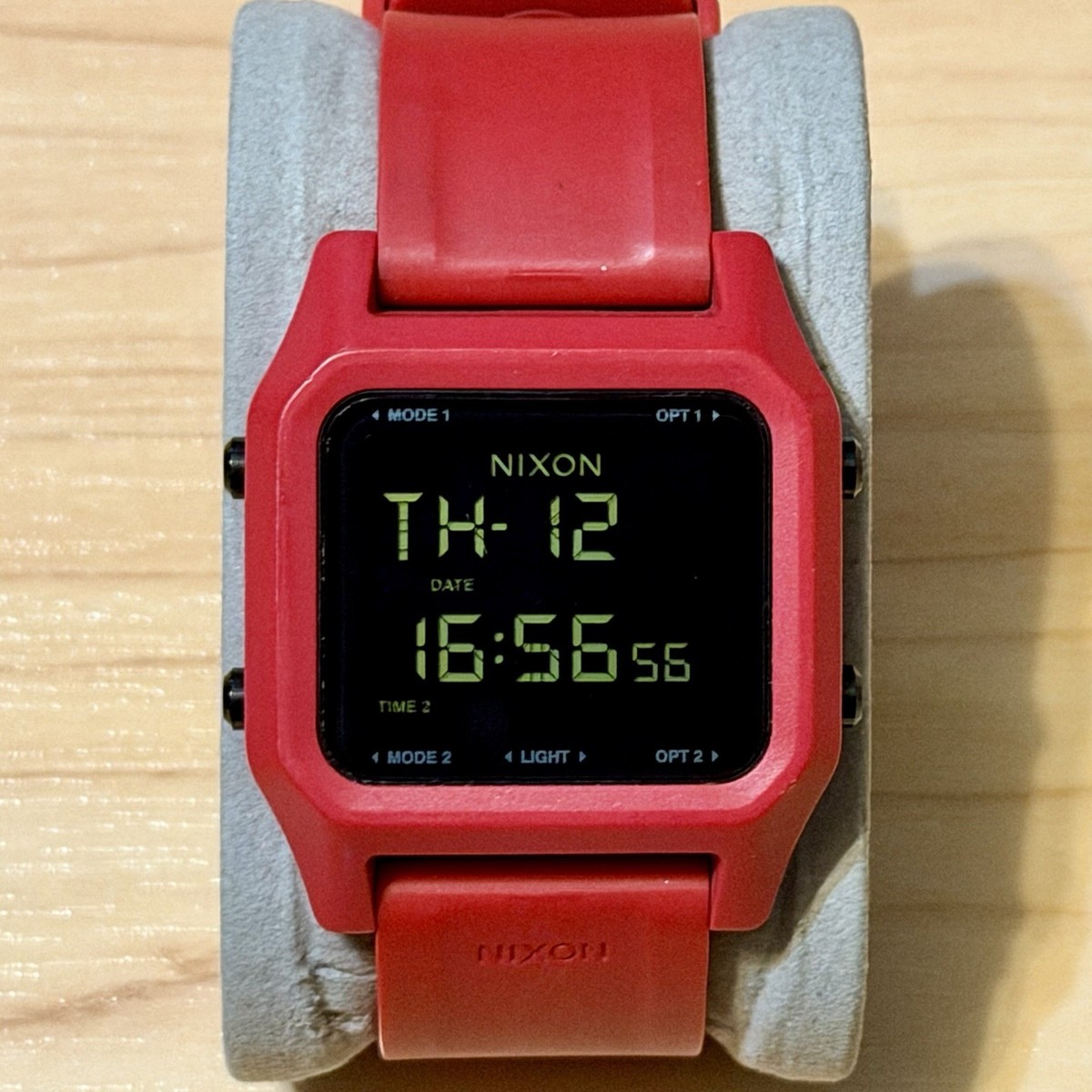 Nixon The Staple 