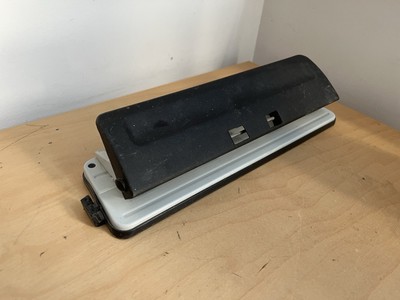 Rexel 410 4 Locher 16 Blatt Kapazität schwarz
