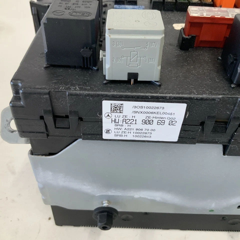 10-13 Mercedes W221 S550 S65 AMG caja de fusibles trasera Sam módulo de control OEM #103 Foto 4 de 4