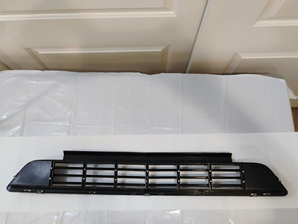 Ford Mustang 2016 2017 parachoques delantero parrilla inferior parrilla Gr3Z-17K945-BA Foto 4 de 4