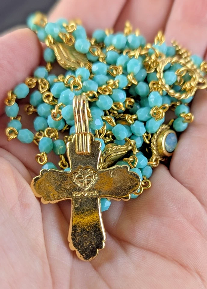 Collar Cruz Magdalena Vírgenes Santos y Ángeles VSA - Cuentas Azul Aqua, Dorado Foto 3 de 4