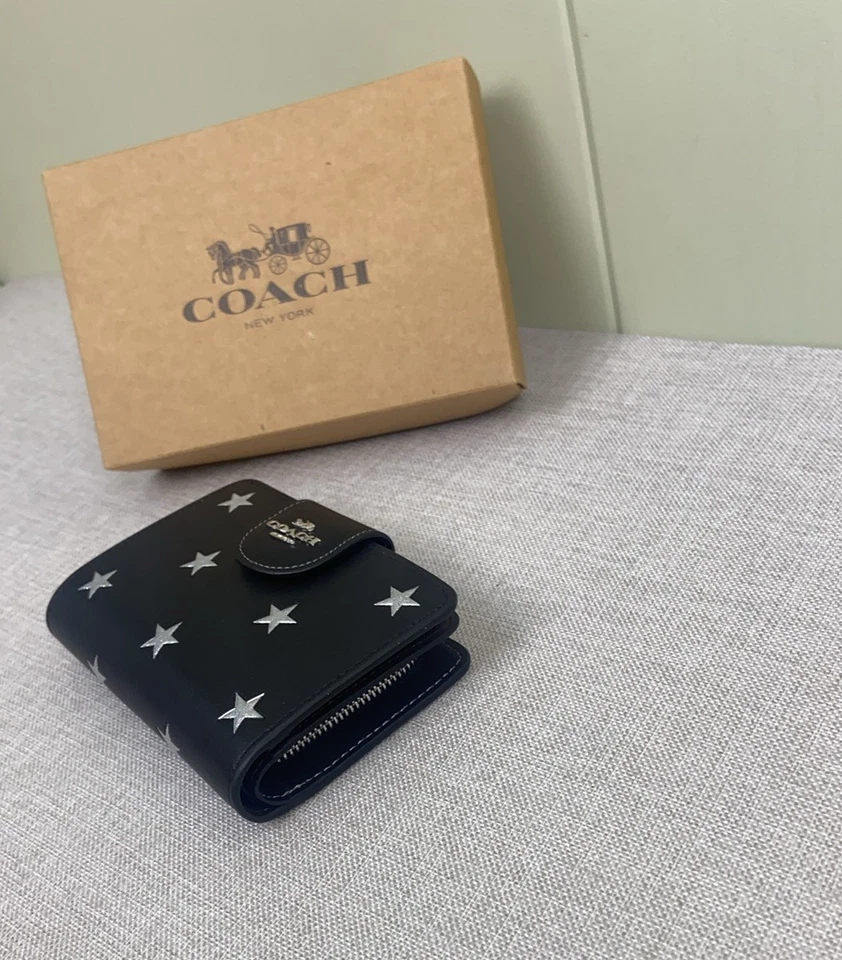 Medium Corner Zip Wallet With Star Print CW530 Black outlet FREESHIPPING - Image 4 of 4