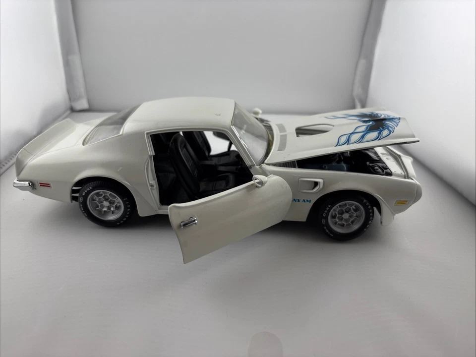 1973 Firebird Trans Am SD-455 Branco W GMP Torque Thrust 1/18 Kodeblake Customs - Imagem 4 de 4