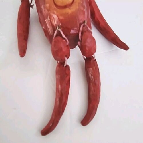 Estatuilla antropomórfica de pimiento rojo estante cuidador brazo colgante pierna resina vegetal - Imagen 11 de 13