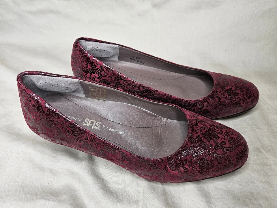 Tacones de cuña SAS para mujer 7 cuero púrpura floral en relieve sin cordones punta redonda Italia Foto 2 de 4