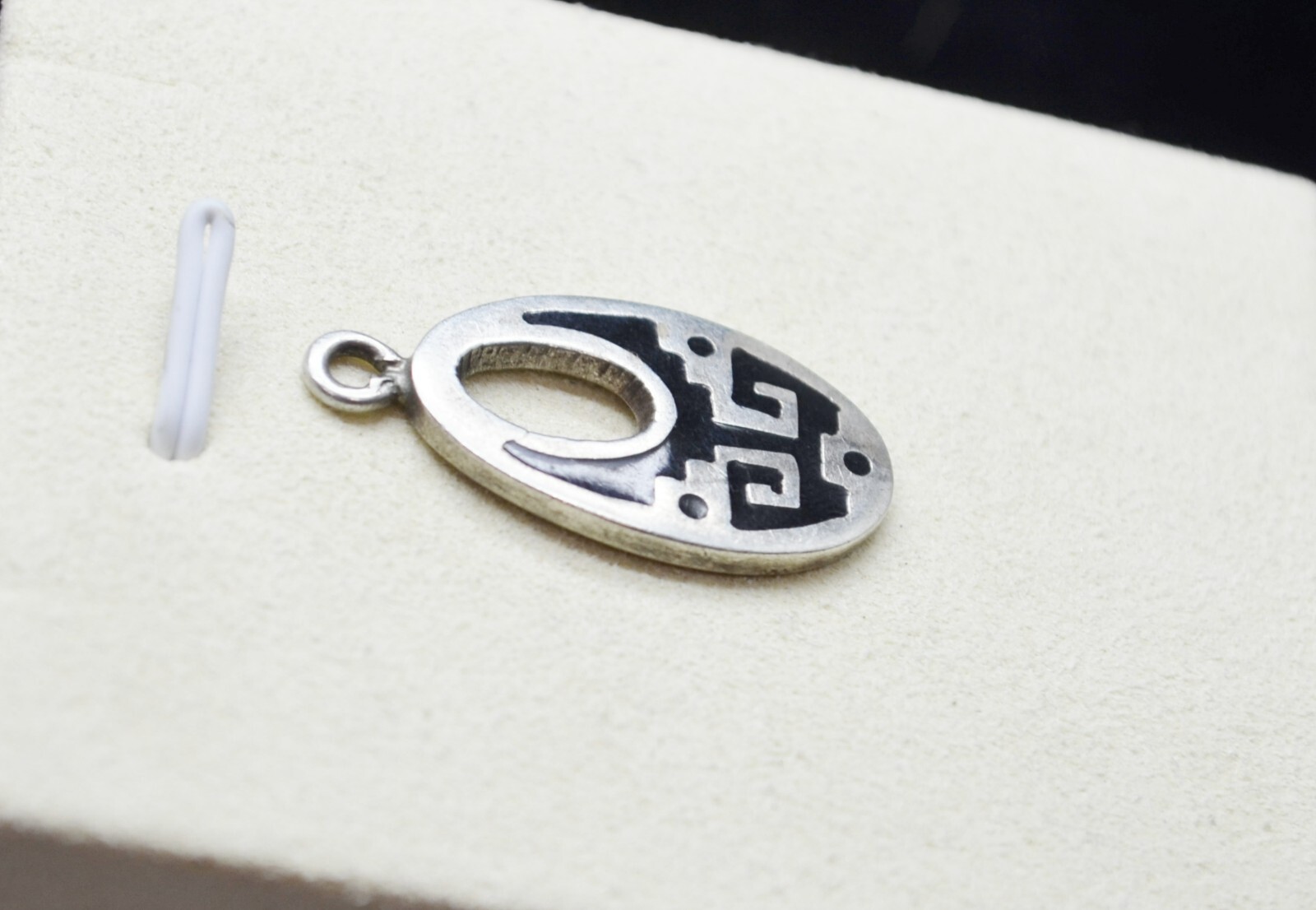 Sterling Silver Oval Angular Designs Dark Backgro… - image 2