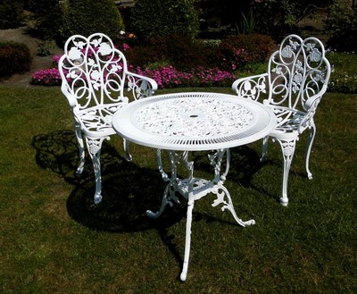 Gartenmöbel Terrassenmöbel Set weiss Metall Stühle im ...