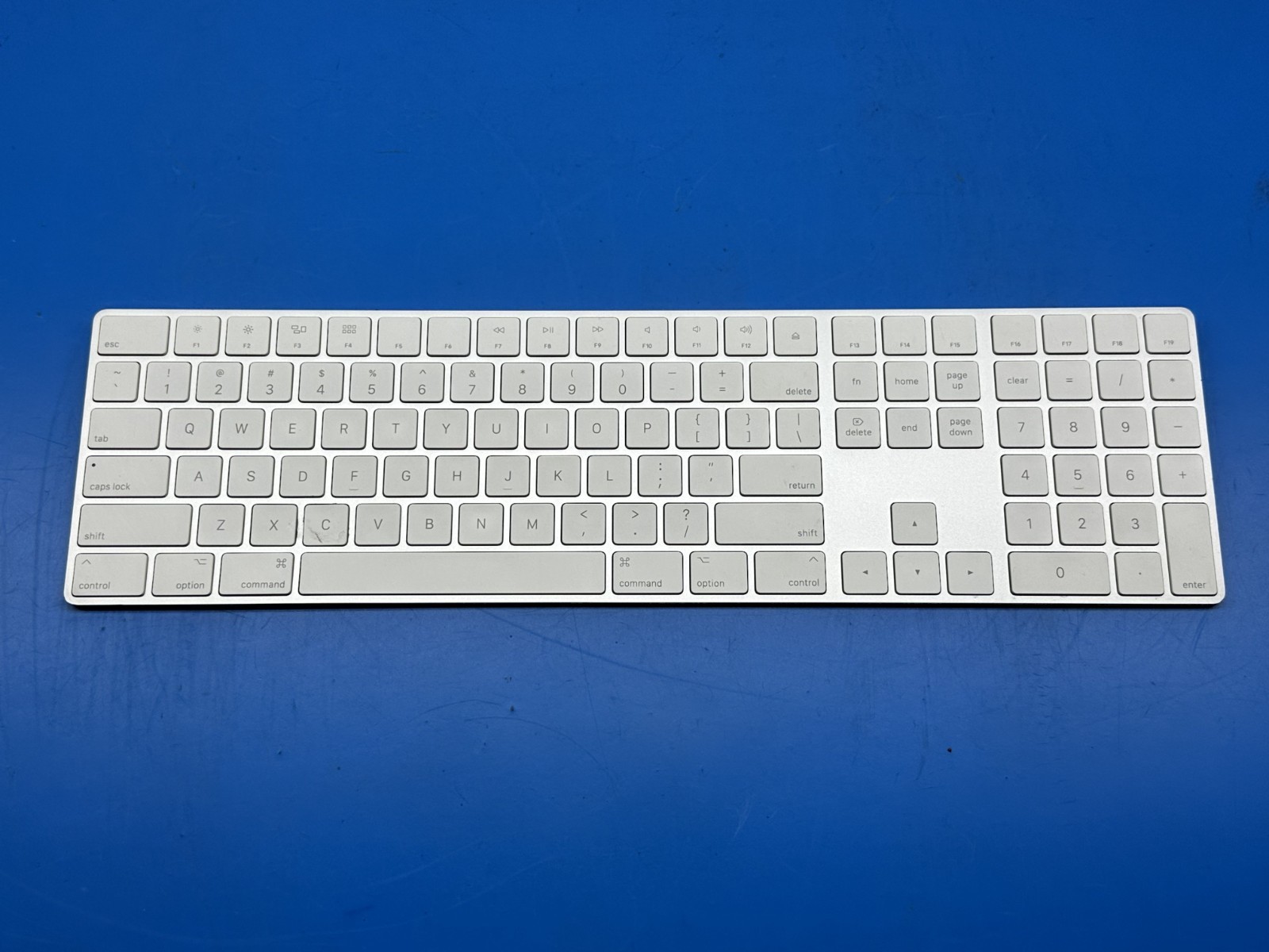 Apple Magic Keyboard with Numeric Keypad A1843 White - Dent 