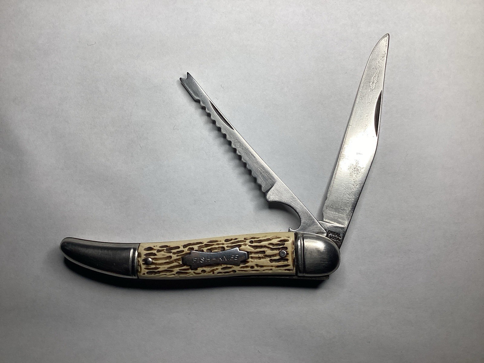 Vintage Colonial 2-blade fish knife with scaler and bottle opener, pocket-ready