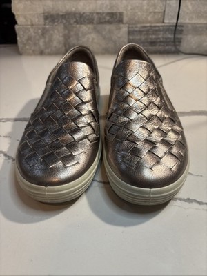 Ecco Soft 7 Shoes Women s SIZE 6 Woven Slip On Sneakers Metallic Leather light