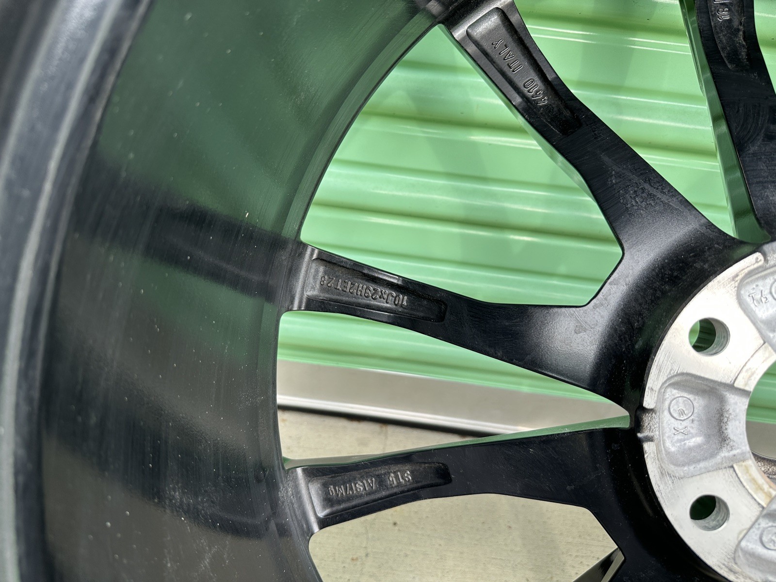 Lamborghini Urus Taigete 23” OEM Wheel & Tire Package – Factory Original