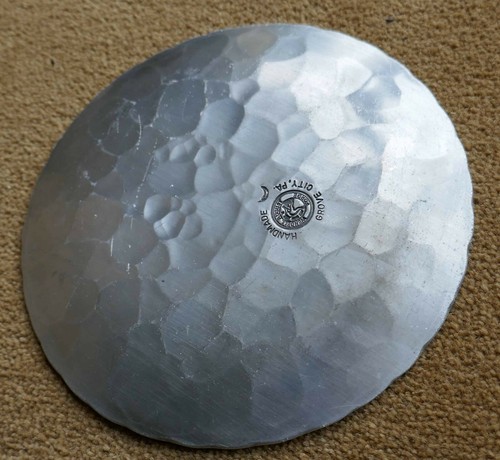 vintage WENDELL AUGUST FORGE pine cones & needles ALUMINIUM 15cm plate - Picture 3 of 5