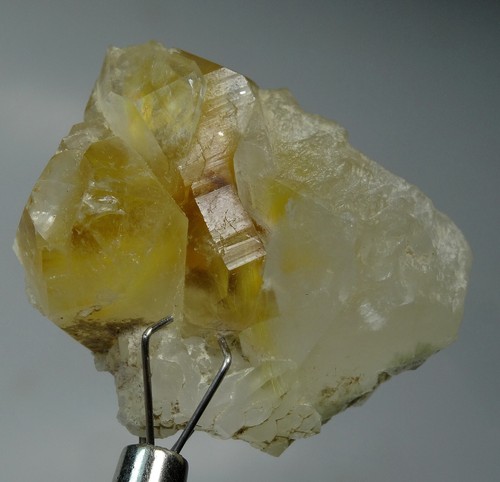 36 CARATS BROOKITE INCLUSION NATURAL QUARTZ CRYSTAL FROM PAKISTAN, (R-132),