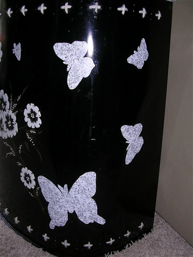 Vintage Black Metal Laundry Hamper White Floral Design 23"(H)x21(W)x12"(D) 9lbs - Image 4 of 4