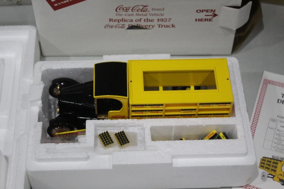 Danbury Mint 1927 Coca Cola Delivery Truck 1/24 Complete in Box W/ Papers - Image 4 of 4
