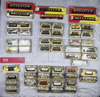 Huge Wrenn Railways OO Gauge Collection Boxed Wagons Pullman Coaches Rare Lot