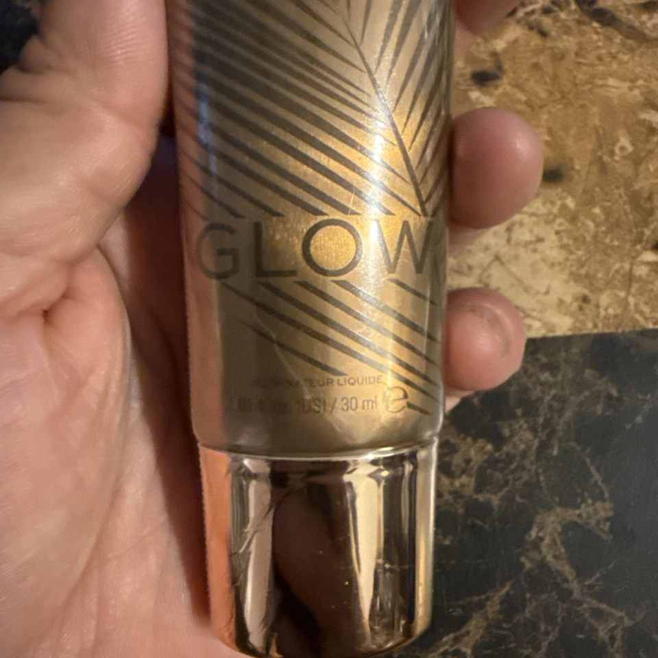 Revolution Glow Beam Light Strobe Cream Peach 1.01fl.oz - Image 3 of 4