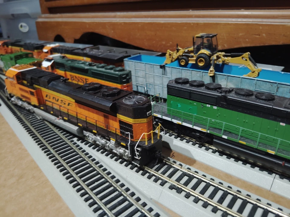 HO Walthers BNSF SD70ACE DCC And SOUND - Image 3 of 4