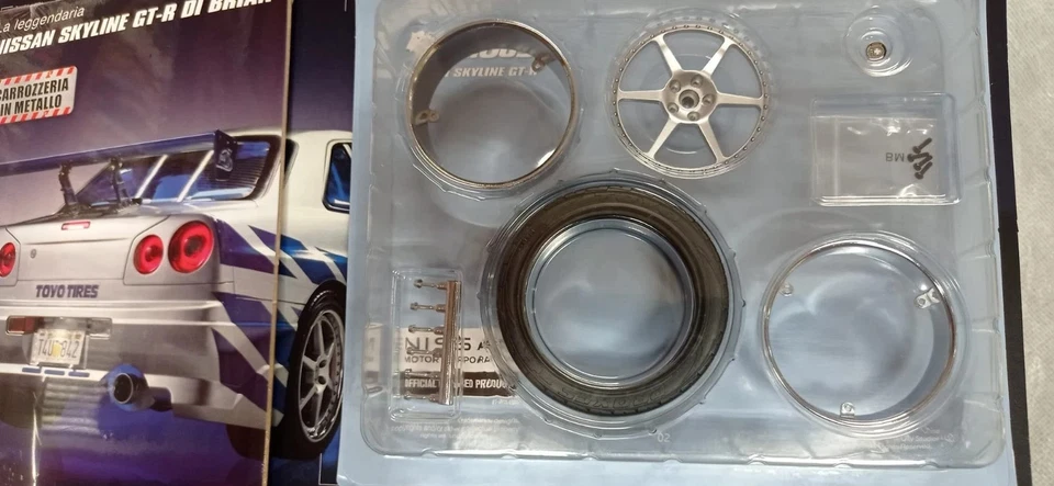 COSTRUISCI NISSAN SKYLINE GT-R  1/8 DI BRIAN FAST & FURIOUS 1,2-DEAGOSTINI - Immagine 3 di 3