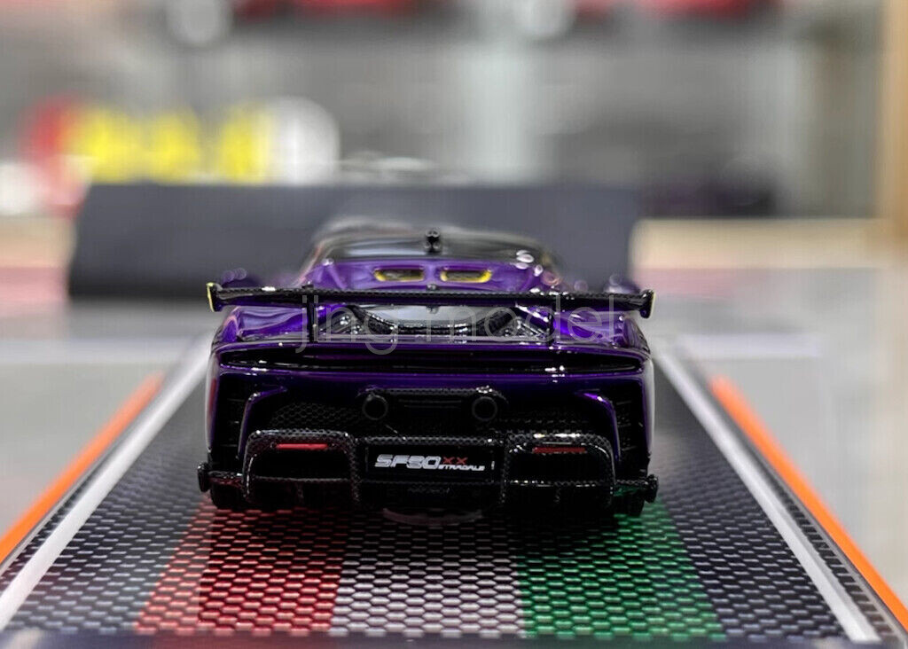 ■1/64【FUTURE　THEME　 SERIES　02】LED2COLOR 1/64 DMC Delorean Back to the Future II & custom float by MJ