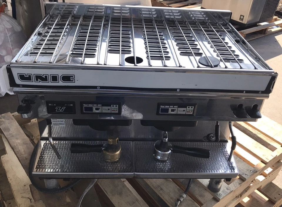 Máquina de café espresso comercial Unic Zi Double Linea 2 Group AV volumétrica Foto 2 de 4